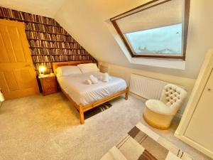 Spacious Four Bed Home with Parking - Bournemouth