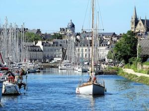 Villas Villa sur l'eau avec Jacuzzi, port de Vannes, proche du centre historique : photos des chambres