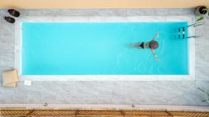 Arch Houses - sharing pool