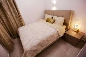 Boutique VIP Apartment with Balcony on the Sea - 霍隆