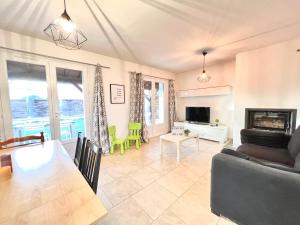 Maisons de vacances Le Saint-Exupery, maison + jardin a 5 min du Futuroscope : photos des chambres