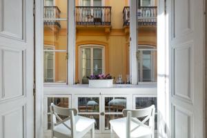 Puerta de Larios: Central three-bedroom apartment with balconies and patio
