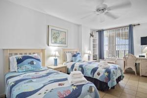 Relax with a Fabulous Ocean View Ocean Sounds in This 2 Bedroom 2 Bath Den