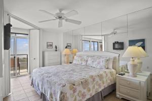 Relax with a Fabulous Ocean View Ocean Sounds in This 2 Bedroom 2 Bath Den