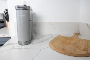 Bungalow w Free Parking 4 min from SoFi, 8min from airport