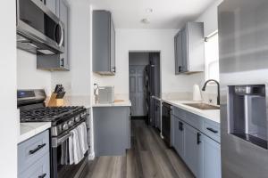 Bungalow w Free Parking 4 min from SoFi, 8min from airport