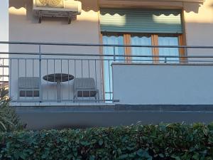 BLUE APARTMENT - a due passi dal lago, parcheggio privato