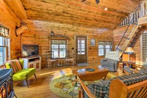 Greenfield Cabin with Screened-In Porch and Fire Pit!