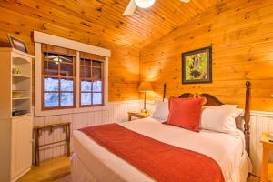 Quaint Bryson City Cottage with Smoky Mountain Views