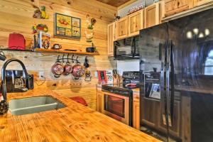 2 Mi to Lake Hamilton Hot Springs Cabin with Loft!