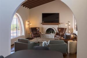 Spacious Arcadia Lite house w pool mtn views