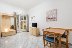 One-Bedroom Apartment with Terrace and Sea View room in Apartments with a parking space Moscenicka Draga Opatija - 7766