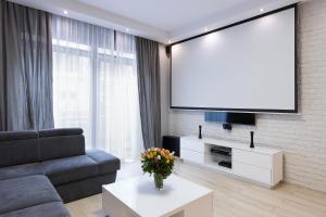 Cinema Flat Centrally Located