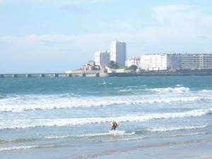 Appartement T3 avec terrasse et garage à 300 m de la plage, quartier Arago - FR-1-92-582