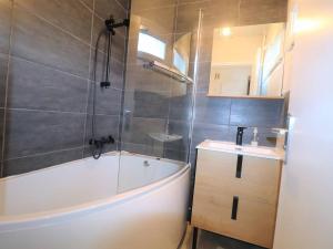 Maison Méditerranéenne 60m² avec Patio et Parking Privé, à 5min de la Plage, 3 Pièces Confortables - FR-1-307-6
