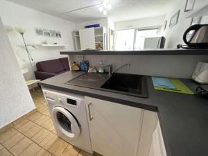 Studio cabine avec parking, lave-linge, lave-vaisselle, proche plage et commerces - FR-1-702-17