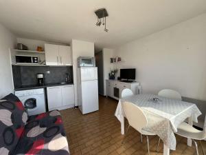 T2 avec ascenseur, lave-linge, parking et terrasse proche plage - FR-1-702-20