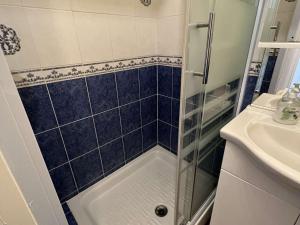 T2 avec ascenseur, lave-linge, parking et terrasse proche plage - FR-1-702-20