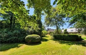 Maisons de vacances Nice Home In Le Faout With Kitchen : photos des chambres