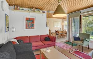 Awesome Home In Fårevejle With Kitchen