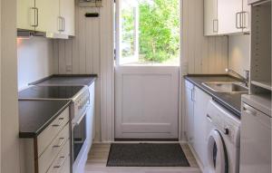 3 Bedroom Gorgeous Home In Aakirkeby