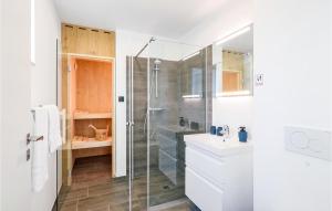 Cozy Home In Lembruchdümmer See