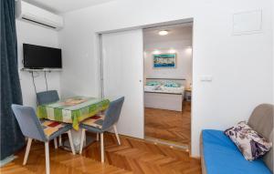 Stunning Apartment In Blace With 1 Bedrooms, Wifi And Outdoor Swimming Pool