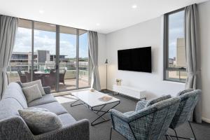 Three Bedroom Terrace Suite room in Meriton Suites Zetland