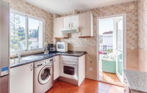 Lovely Apartment In Nerja With Wifi