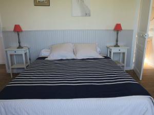 Maisons de vacances Maison Perros-Guirec, 6 pieces, 8 personnes - FR-1-368-246 : photos des chambres