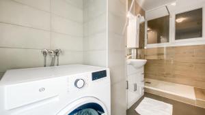 Maisons d'hotes HOMEY LA COLOC BRILLANT - Colocation haut de gamme de 3 chambres uniques et privees / Proche centre-ville et transports en commun / Balcons / Wifi gratuit : photos des chambres