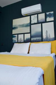 Deluxe Suite room in Basel Hotel