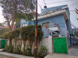 Divine Inn Couple Friendly Hotel near Sector 51 Metro Station