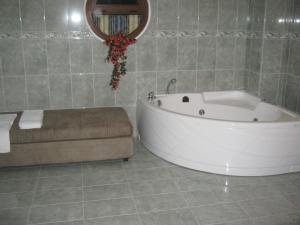 Deluxe Suite with Spa Bath