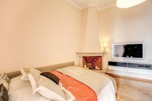 Elegant Apartment Behind the Colosseum