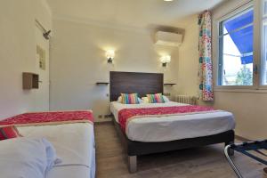 Hotels Logis Hotel des Cayrons : photos des chambres