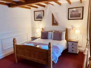 Double Room with Garden View room in The Bull Hotel