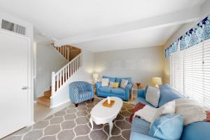 Dewey Villas --- 24 Dickinson Ave, Unit #8B