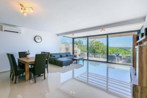 Deneris - App with Private Pool