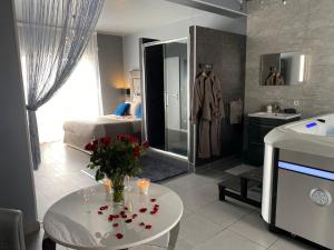 Maisons d'hotes Nuit privee avec Jacuzzi : photos des chambres