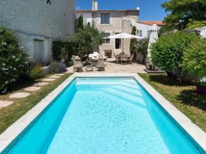 Charming villa in Le Bois-Plage with private pool