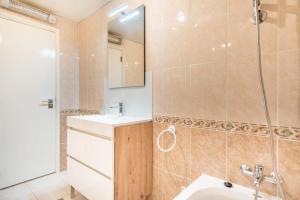 Albufeira Holidays Near The Strip