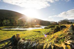 Castlehill cabin with a hot tub