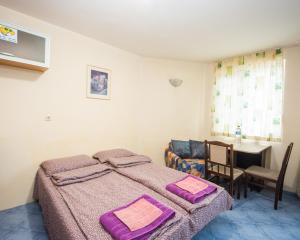 LAZUR  Sunny Flat with 2 separate rooms