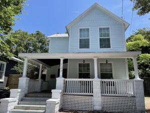 Updated Red Door Revival in Downtown Saint Augustine - 4hvězdičkové hotely ve městě St. Augustine