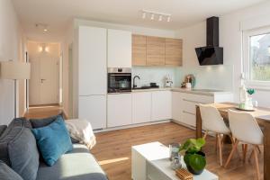 Apartment with terrace and parking near beach