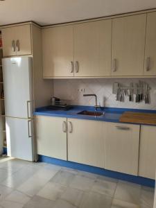 Luxury 4 bed townhouse Duquesa with breathtaking views close to Port and Beach