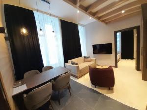 Woodside Kopaonik AAC