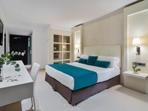 Deluxe Double or Twin Room room in Hotel Saratoga