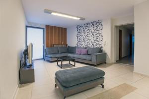 Spacious Fully Equipped 3BD 2Bath Apt in the heart of city with Balconies AC and fast WIFI #1